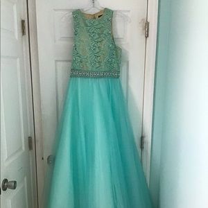 Nina Canacci prom dress